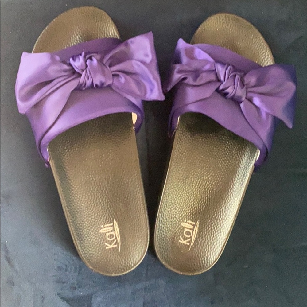 NWOT Never Worn Slides
